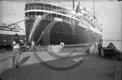 BA 706 paquebot Christiaan Huygens  Amsterdam.jpg