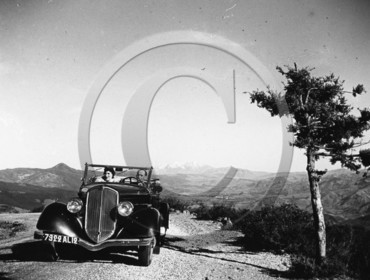 AU 2245 Peugeot 601 cabriolet route de Palestro Algerie .jpg