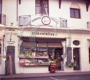 arc 3435 épicerie  chez Philippe  le Moulleau .jpg