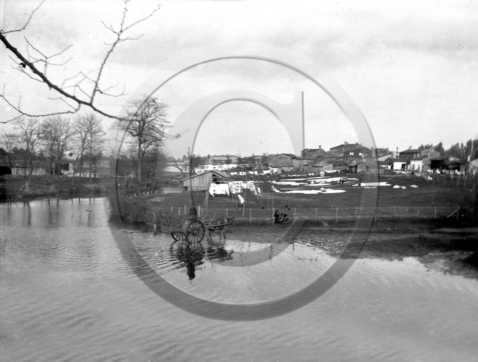 AG 665 village neige riviere  .jpg