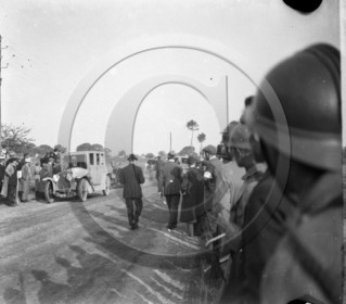 AUC 14  arrivé de l'auto des officiels .jpg