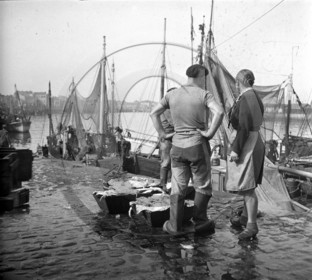 BA 793 les Sables d Olonne casiers de poissons sur le port  dpt 85  .jpg