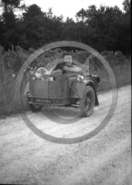 mov 249  triporteur Peugeot .jpg