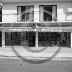 arc 4628 bazar de la jetee Moulleau .jpg