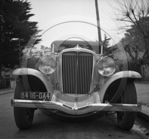 AU 334 Auburn 8-100 a phaeton sedan 1932 .jpg