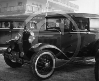 AU 756 Ford type A tudor 1931 neige et glace Grenoble Alpe d Huez .jpg