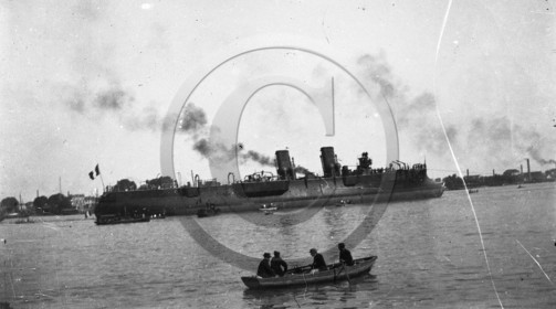 BA 50 bateau de guerre .jpg