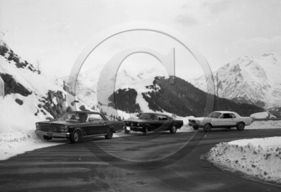 AU 493 Ford galaxie 1966 Mustang coupe et fastback 1965 .jpg