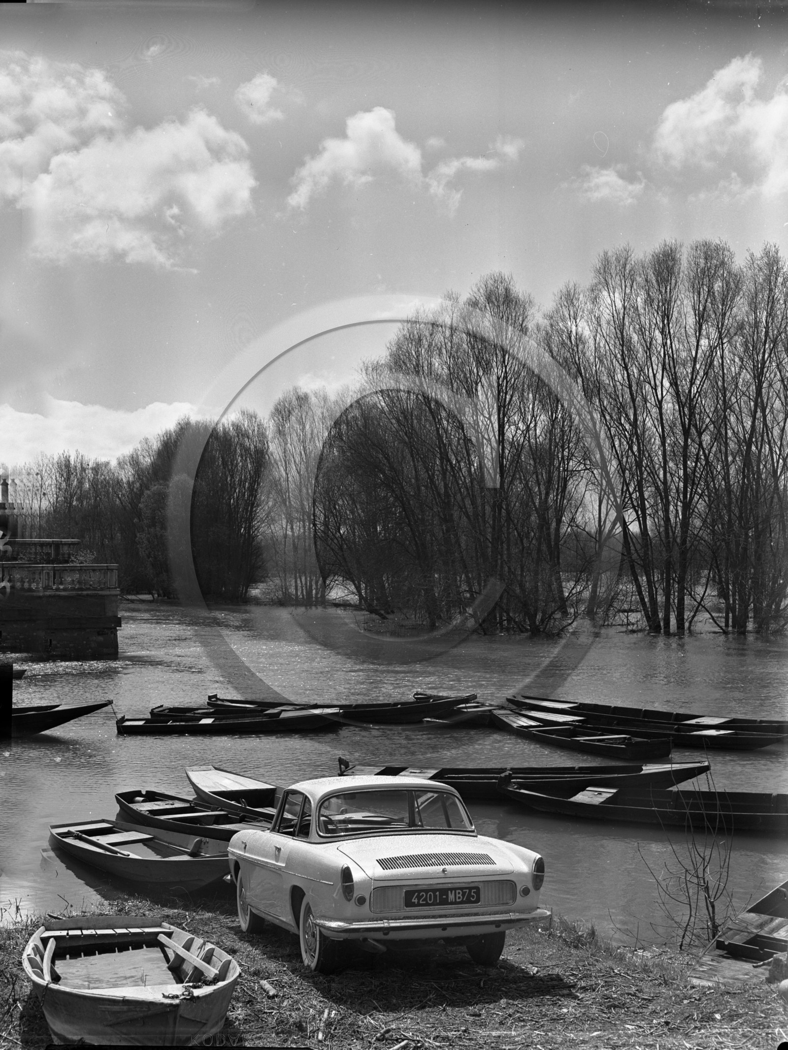 AU 3963   Renault floride et fluviale.jpg