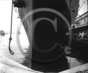 BA 2 etrave du paquebot El Djezair dans un port .jpg