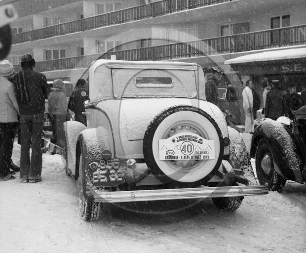 AU 761 Ford V 8-18 neige et glace Grenoble Alpe d Huez 1973 .jpg