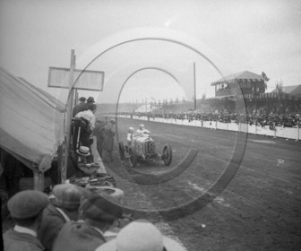 AUC 30 Peugeot N° 18  .jpg