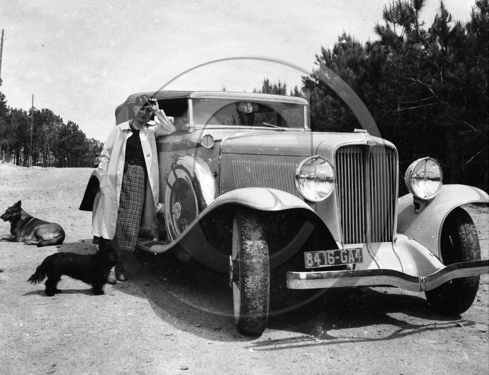 AU 333 Auburn 8-100 a phaeton sedan 1932 .jpg