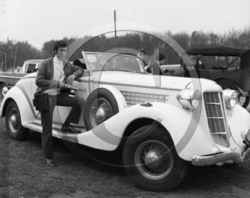 AU 345 Auburn 851 cabriolet spider .jpg