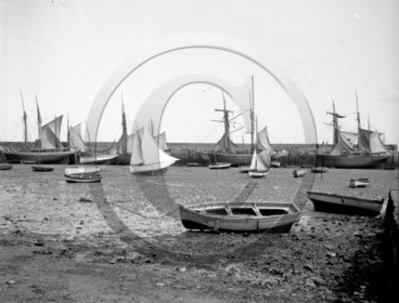 BA 666 Roscoff  le port dpt 29  .jpg