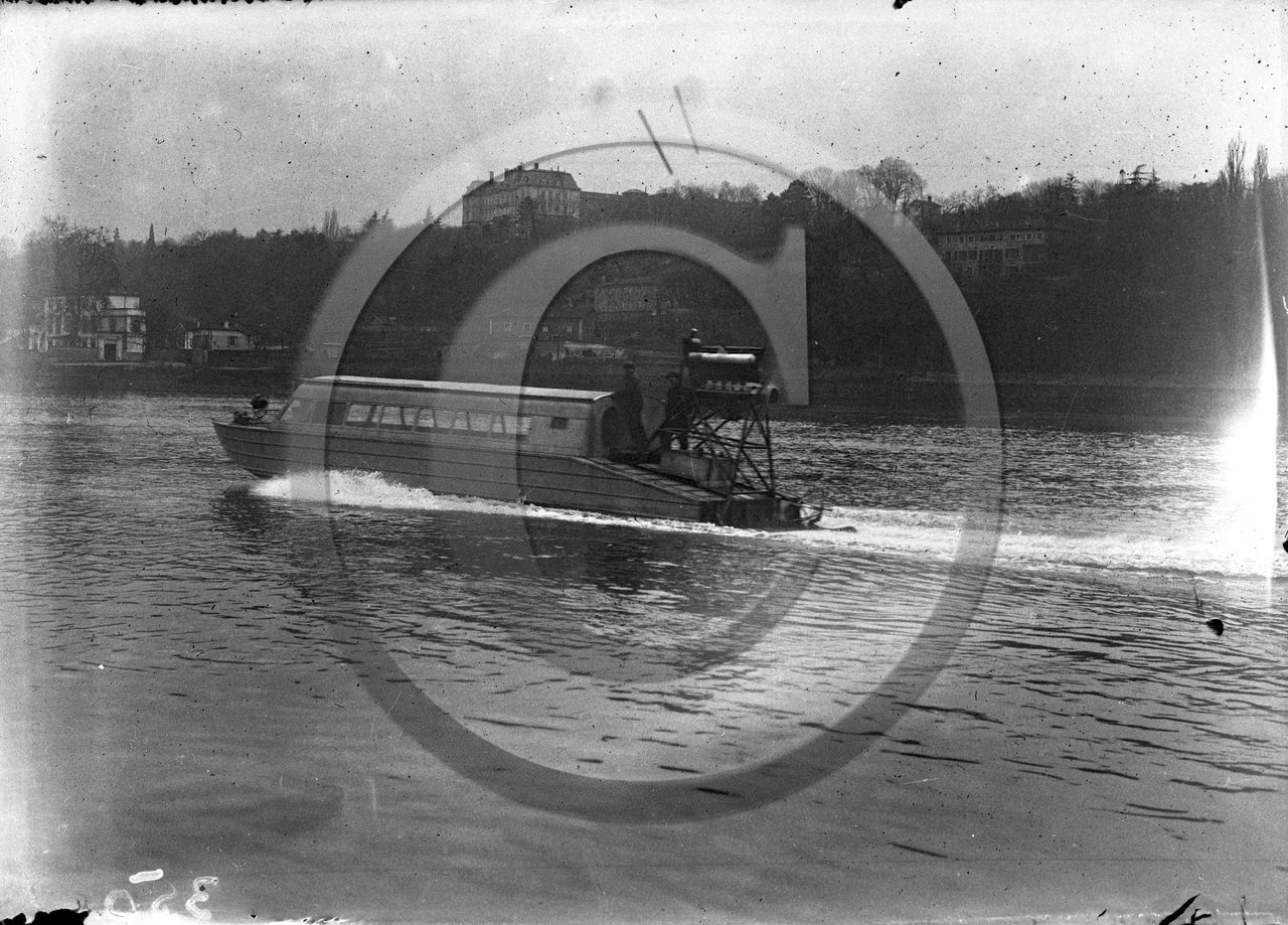 BA 1483 hydroglisseur Dumond Galvin  .jpg