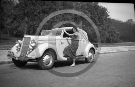 au 4611 Ford V8 48 cabriolet Janer .jpg