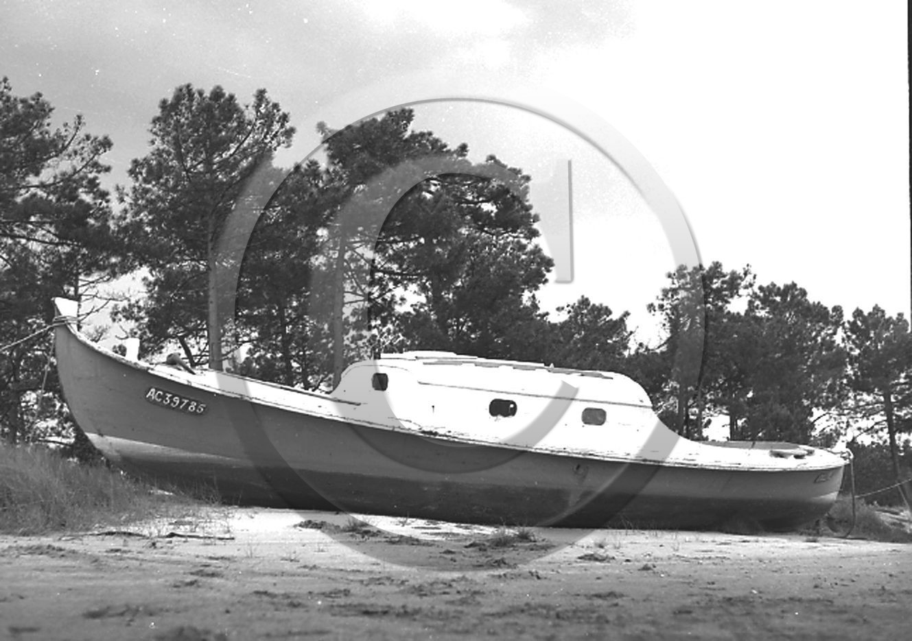 arc 1087 pinasse au sec .jpg