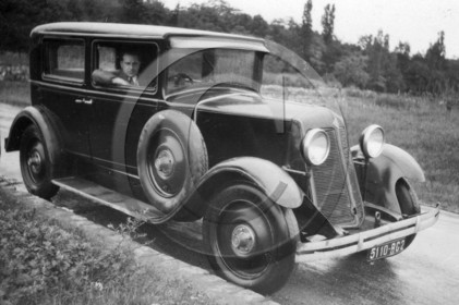 AU 4209 Renault KZ 4 10 cv berline .jpg