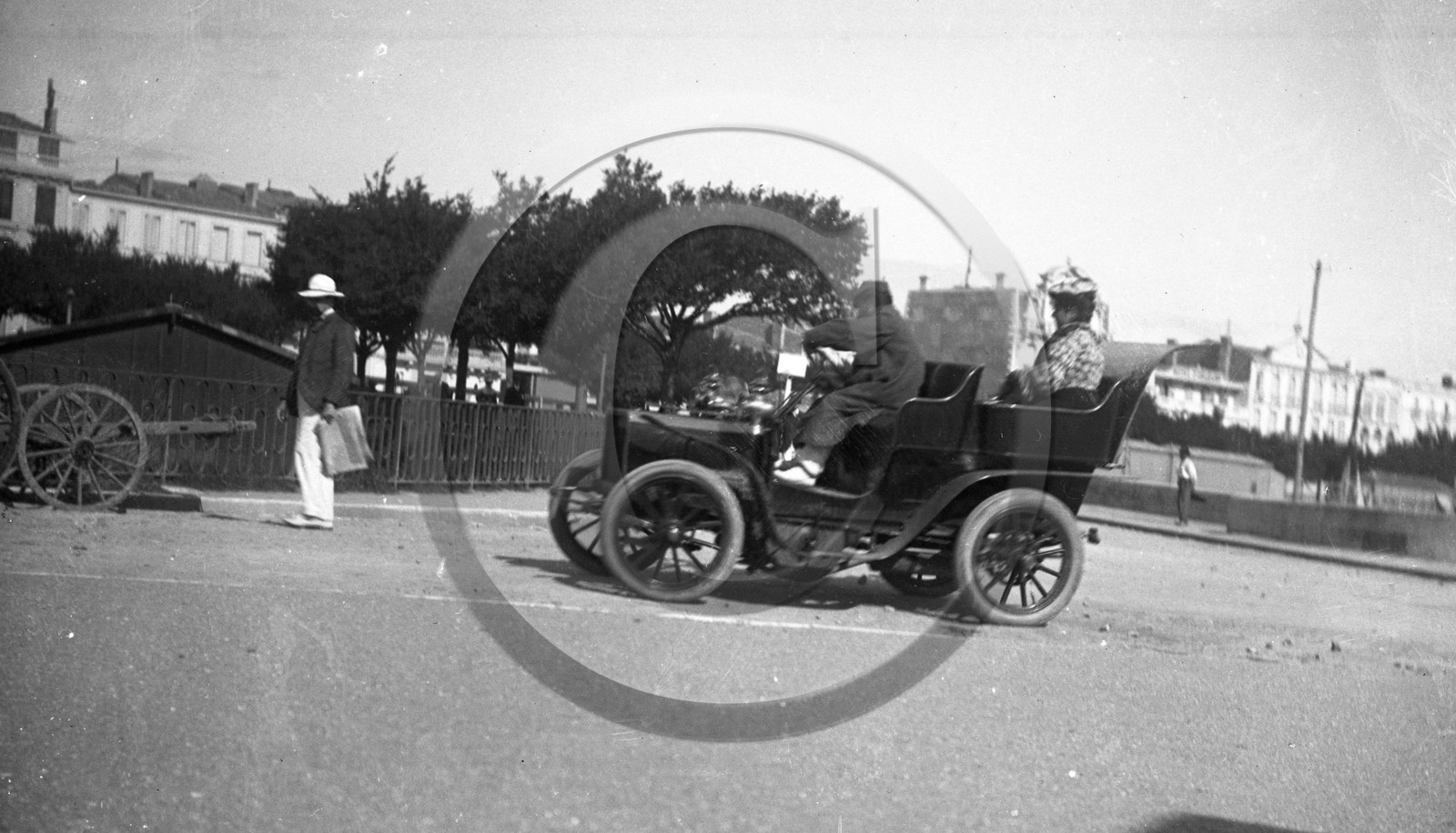 AU 4121 ancètre à Royan.jpg