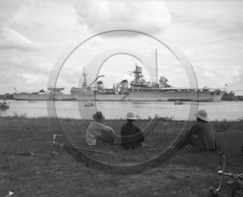 BA 533 navire de guerre sur le mekong.jpg