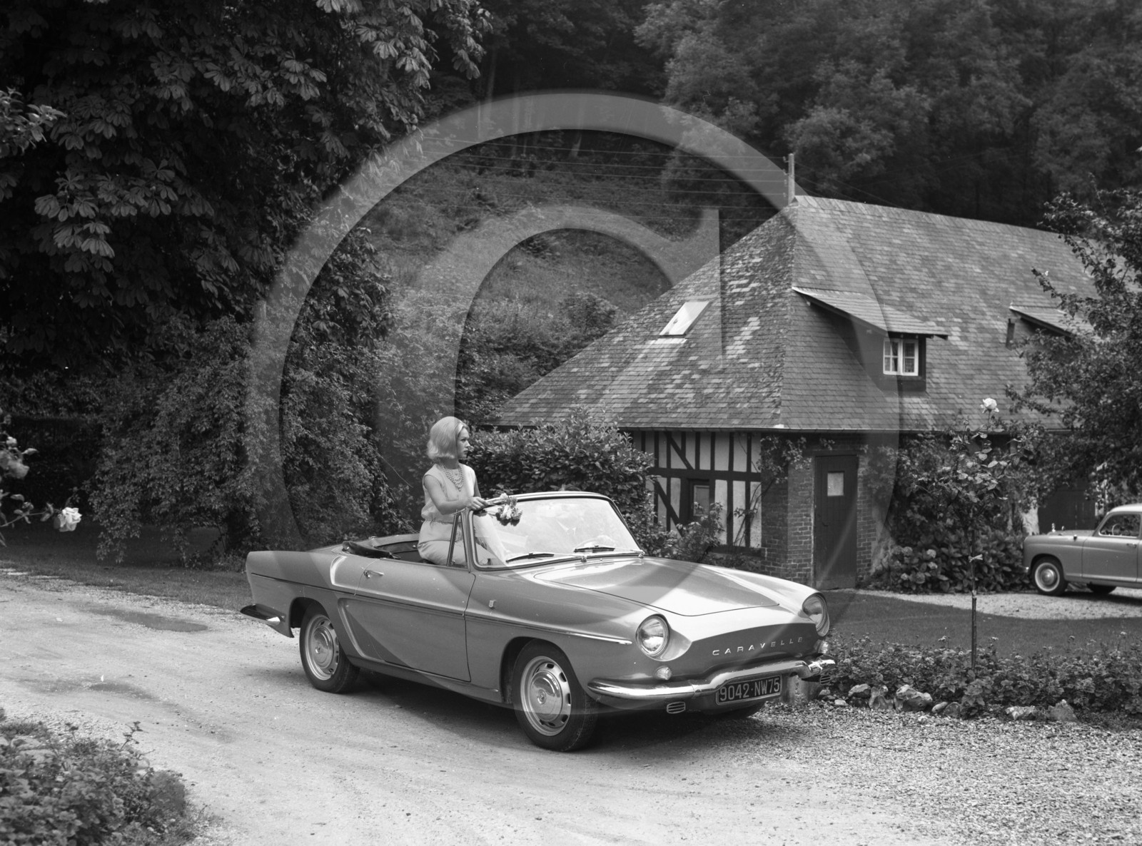 AU 2596 Renault caravelle .jpg