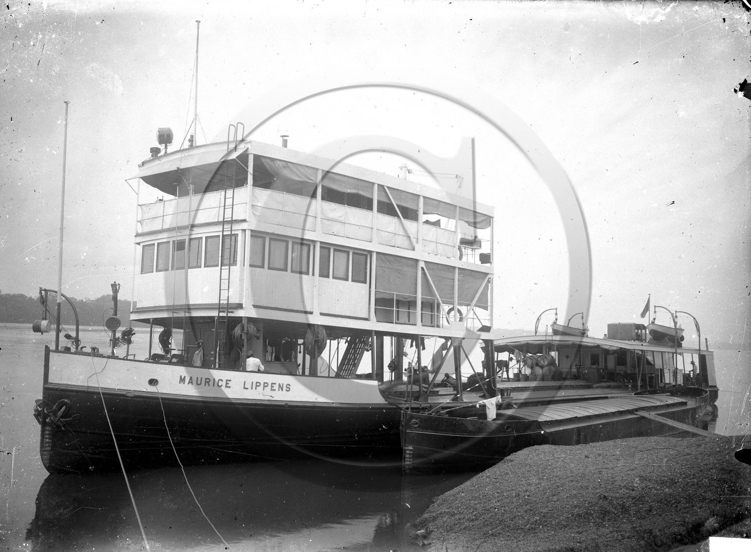 cameroun le bateau maurice lippens.jpg