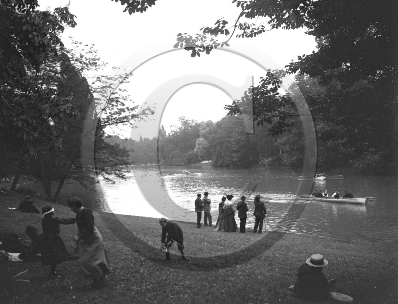 BA 1079  canotiers sur l'eau.jpg