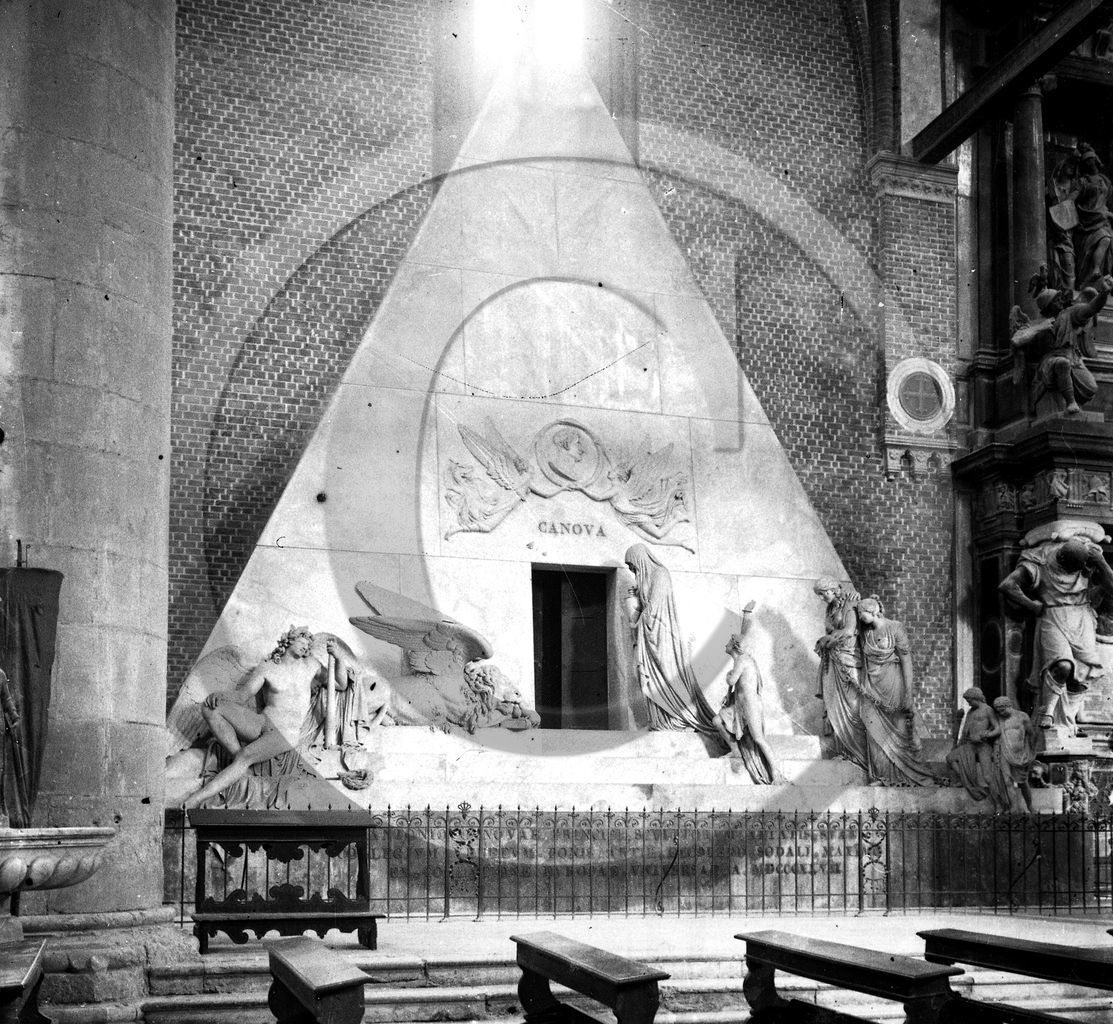 Venise tombeau d Antonio Canova   Italie .jpg