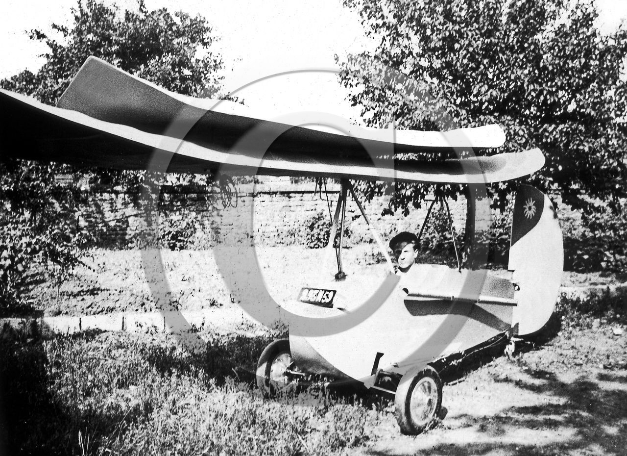 AVI 257 13x18 retouché .jpg