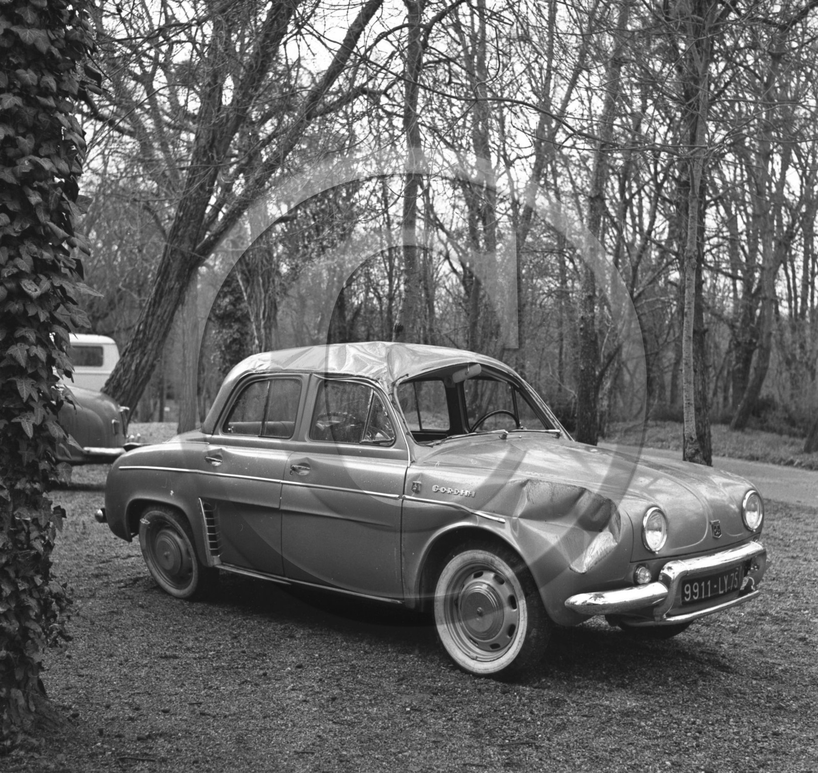 AU 2588 Renault dauphine gordini .jpg