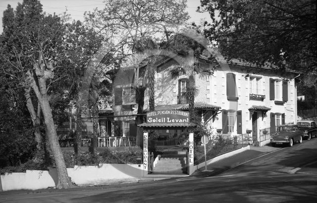 arc 4571 pension Soleil Levant .jpg