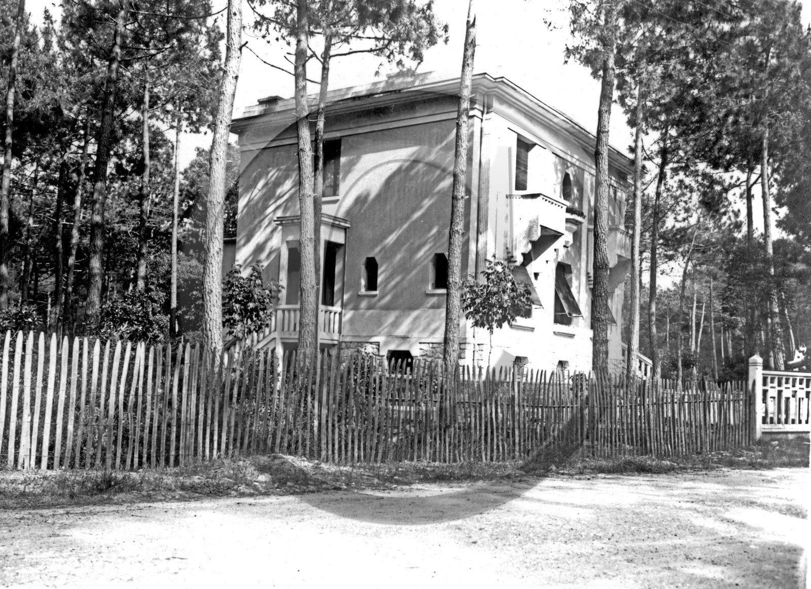 arc 4157  pourait étre  villa Taillefer  allée des Pins pyla.jpg