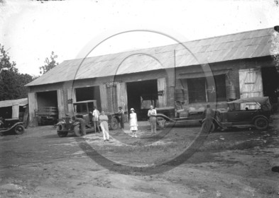 cameroun garage.jpg