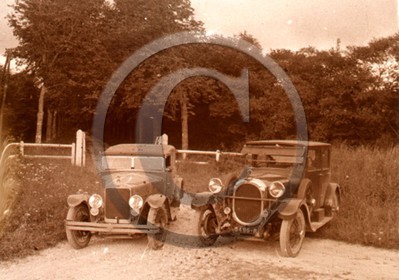 AU 3853 Chenard+Delage Avenue du chateau prince carol 1930.jpg