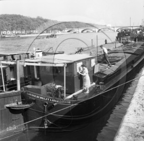 BA 1551 péniche Louise Humblet Liege  LG 9419B a quai  Paris.jpg
