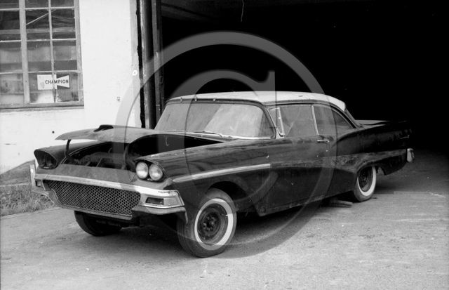 AU 1055 Ford failane 500 coupe 1958 .jpg