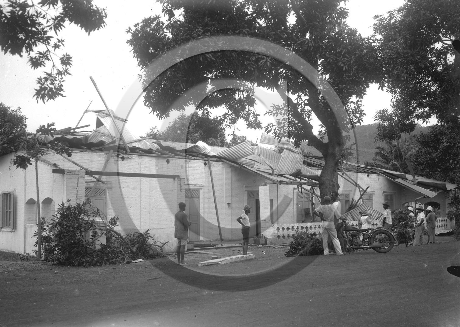 cameroun une habitation a subit un coup de vent.jpg