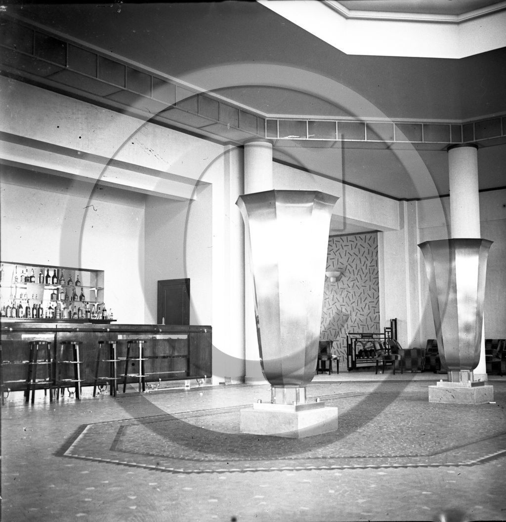 BA 906 le bar de la gare maritime le Verdon 1935 .jpg