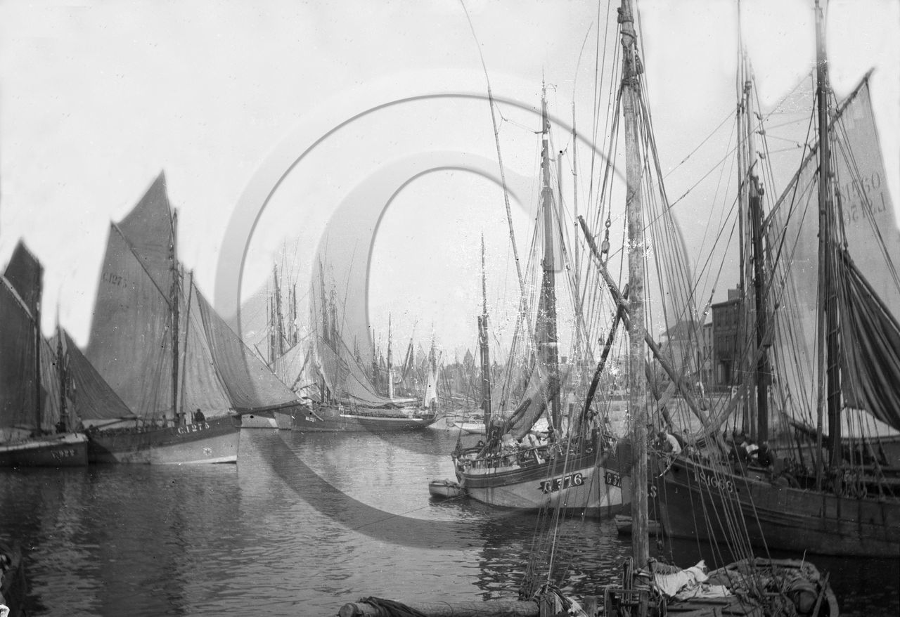 BA 1458 les Sables d Olonne le port bateaux peche   dpt 85.jpg
