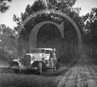 AU 1209 Auburn 8-100A phaeton sedan 1932 .jpg