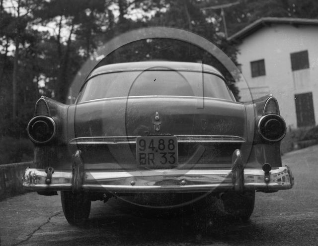 AU 458 Ford Failane berline 4 portes 1955 .jpg