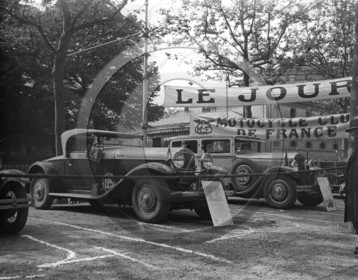AU 4322 roadster Delage + berline Delage tour de France le Journal  .jpg