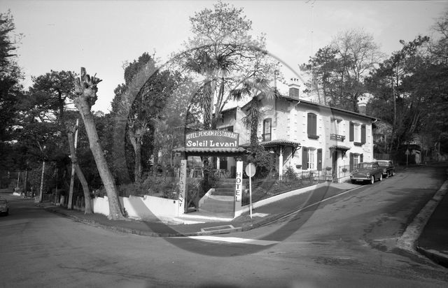 arc 4572  pension Soleil Levant .jpg