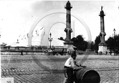 FO-CIRQUE  30 Barnum Bordeaux.jpg