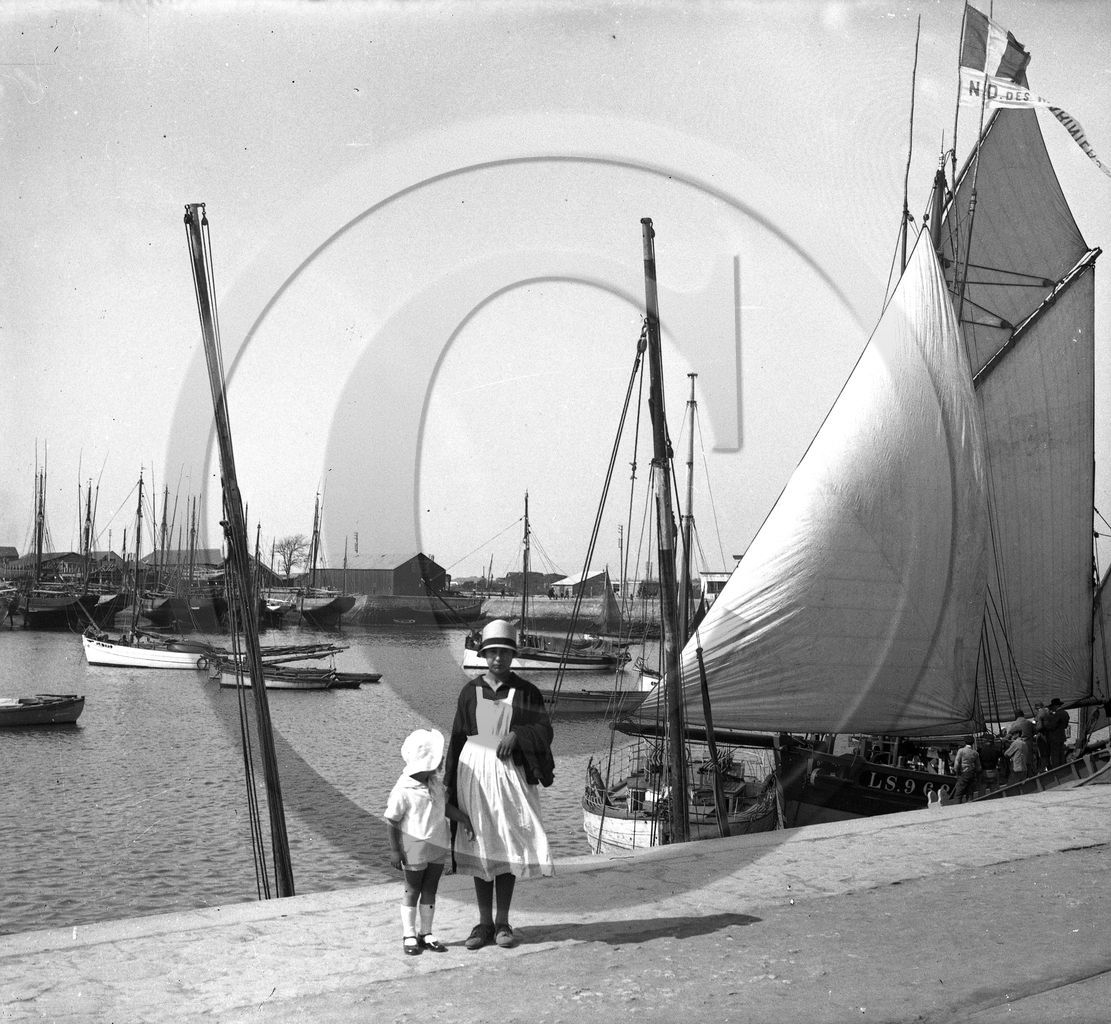 BA 236 les Sables d Olonne dundee Notre Dame des mariniers  pavoisee bapteme  dpt 85 .jpg