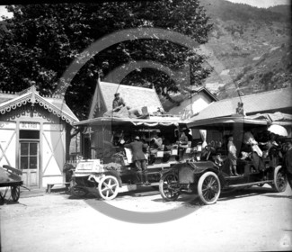 vi 1768 Bourg st Maurice dpt 73 départ des autocars de promenade.jpg