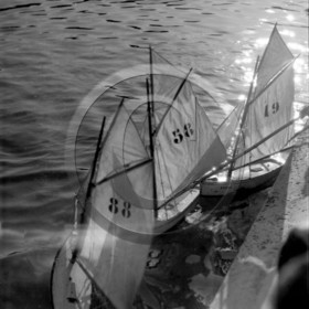 EJ 105 voiliers  Podeau au jardin du  Luxembourg année 1947.jpg