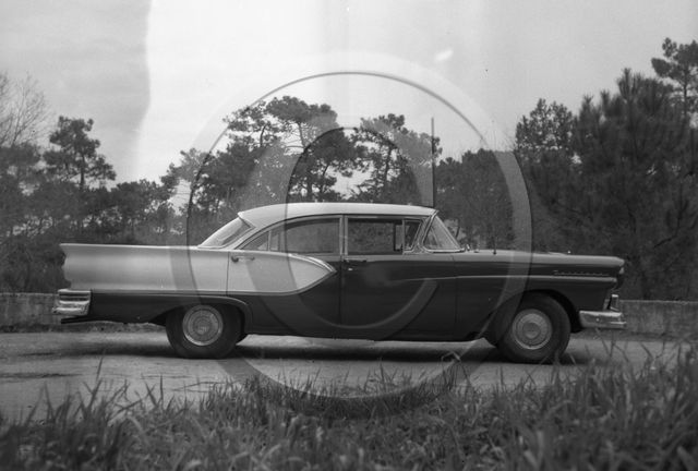 AU 461 Ford fairlane V 8 sedan 1957 .jpg