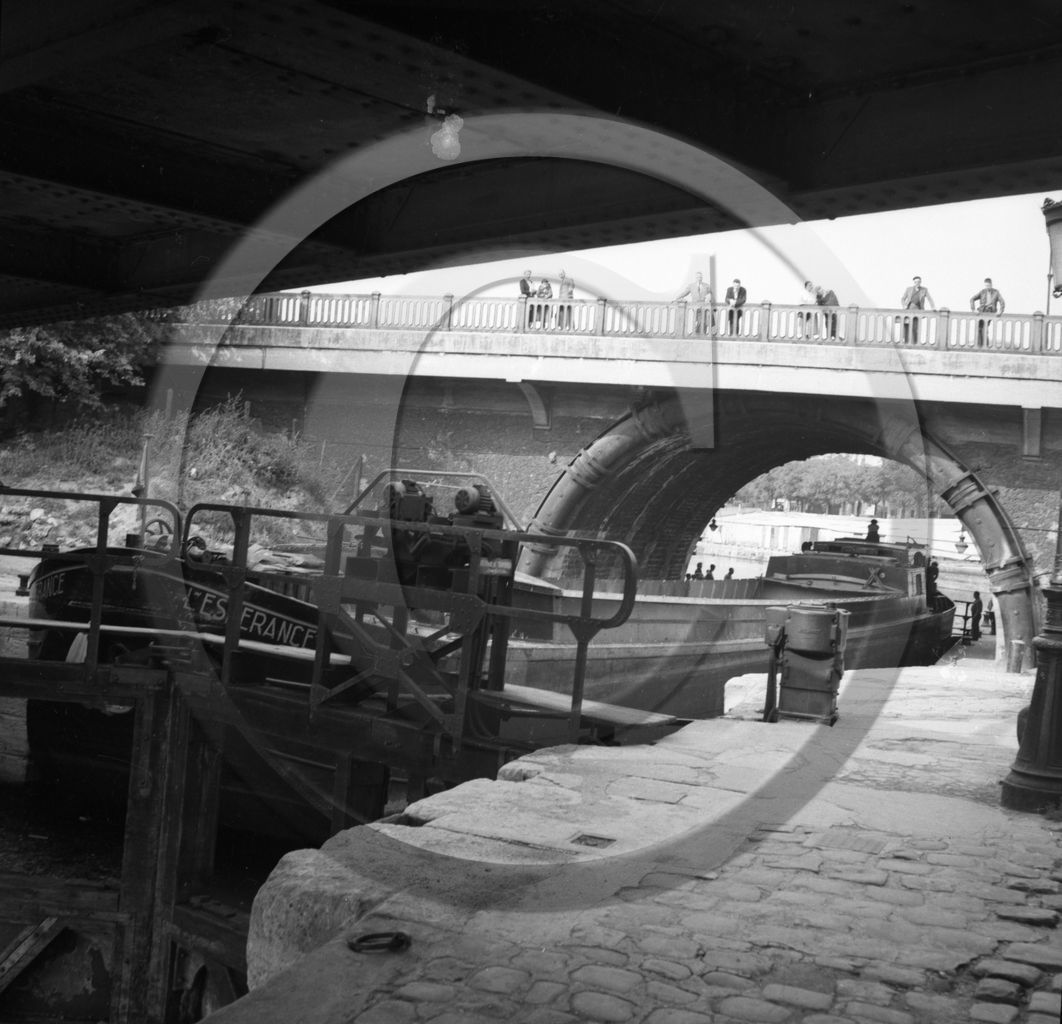 BA 1560 peniche  l Esperance a l ecluse Paris .jpg